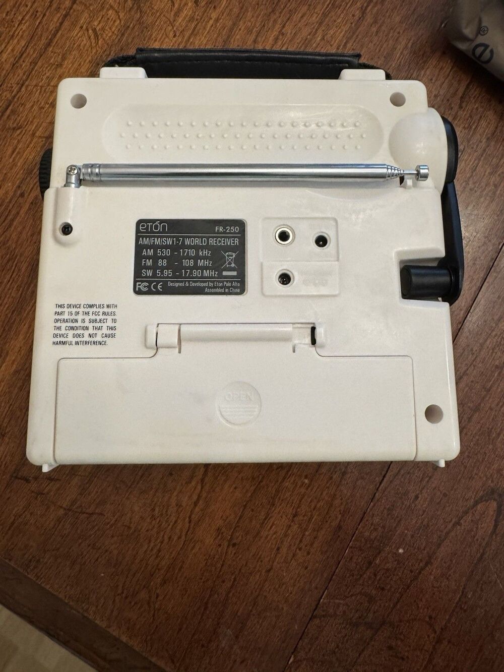 Eton FR250 American Red Cross Emergency Weather Radio Crank Tested Works - Picture 3 of 7